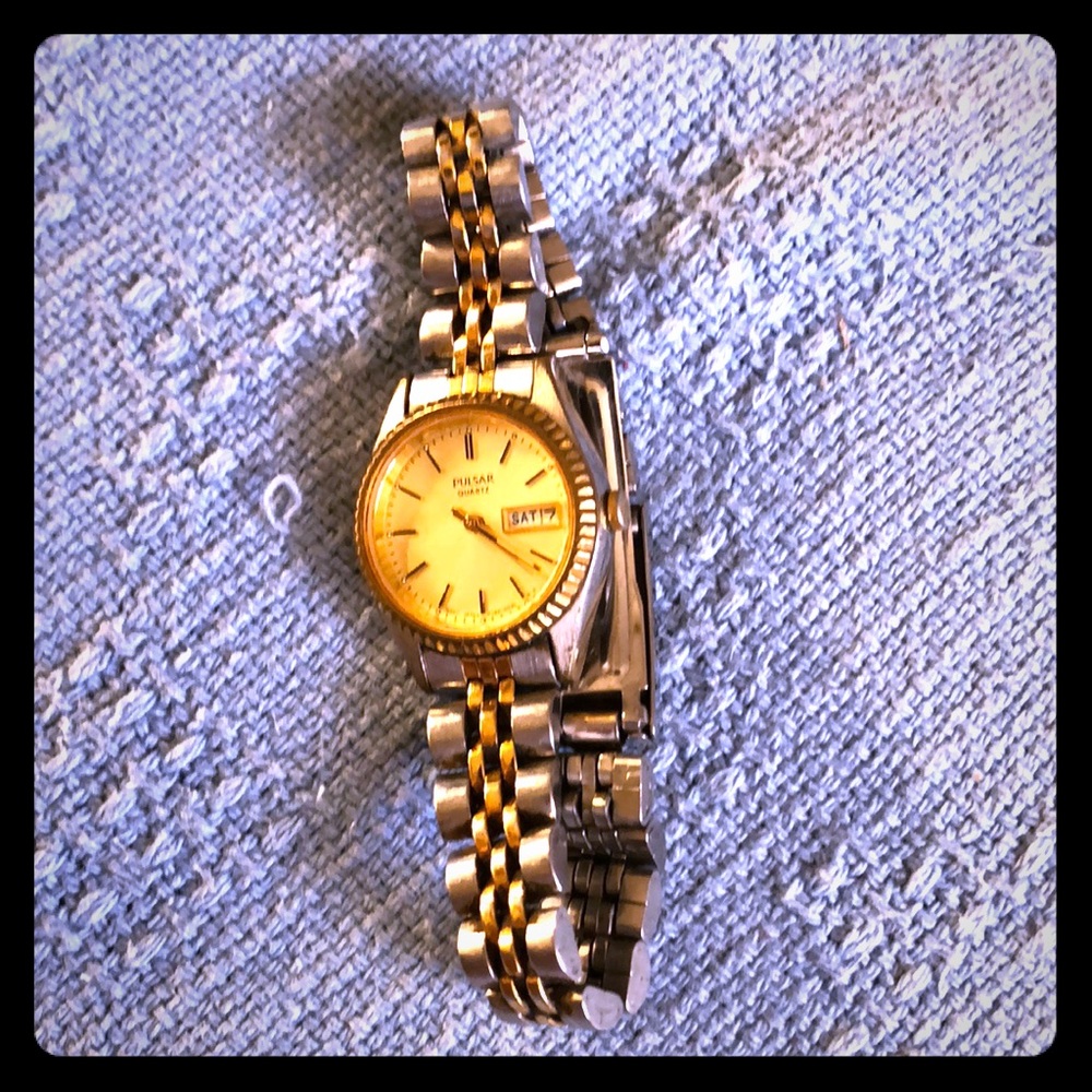 Pulsar day/date bracelet watch.